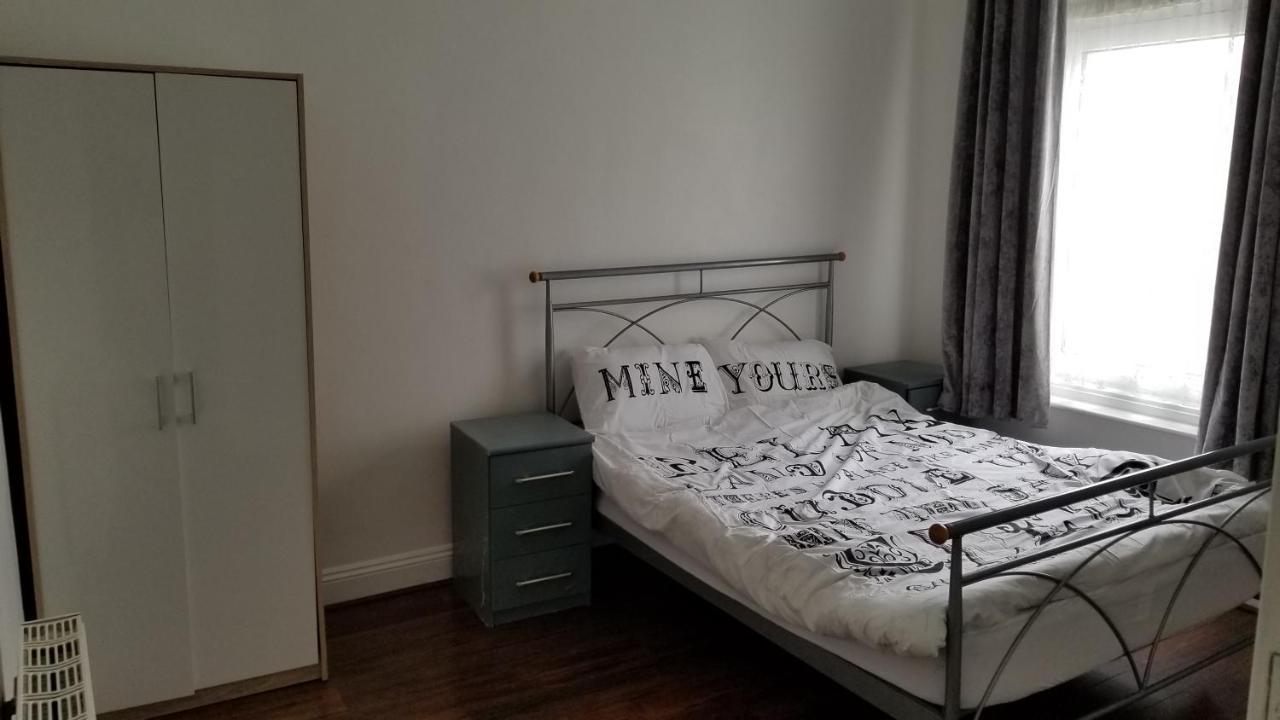 4 Bedroom House 10 Mins Walk To The Beach And Less Than A Mile From Bournemouth Main Station Экстерьер фото