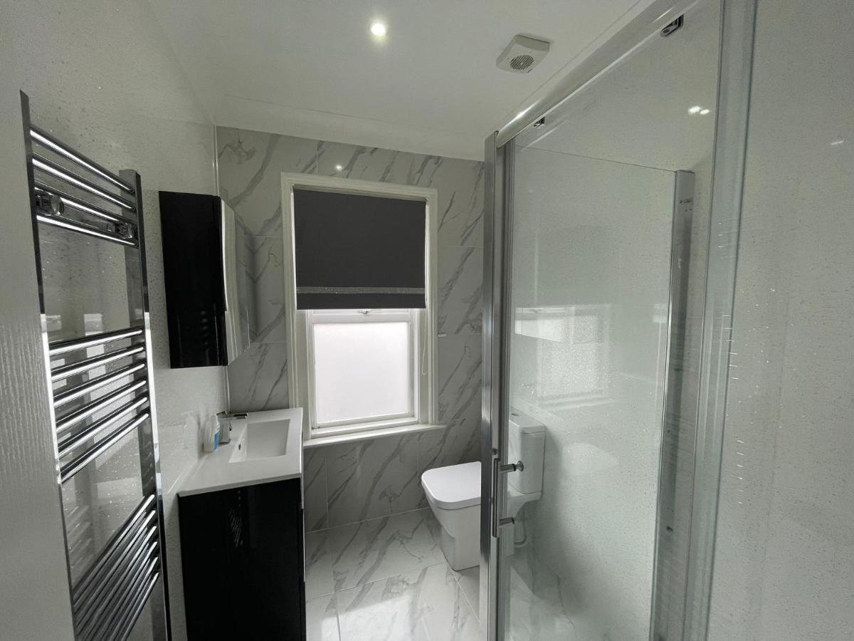 4 Bedroom House 10 Mins Walk To The Beach And Less Than A Mile From Bournemouth Main Station Экстерьер фото
