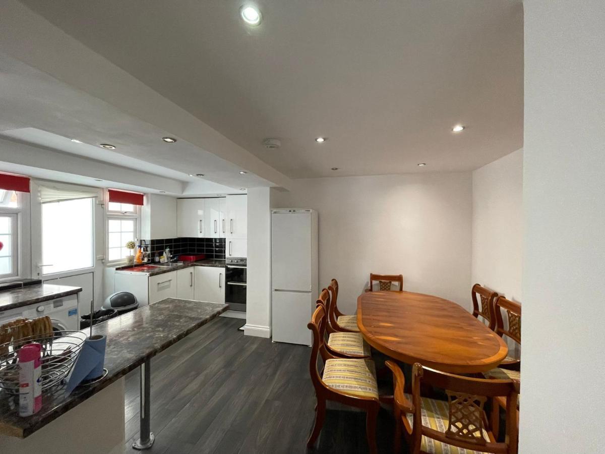 4 Bedroom House 10 Mins Walk To The Beach And Less Than A Mile From Bournemouth Main Station Экстерьер фото